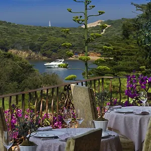https://le-mas-du-langoustier.fr-provencehotel.com